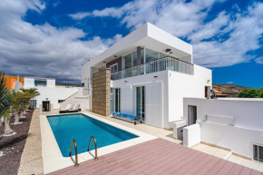 Vila Rosa with heated pool